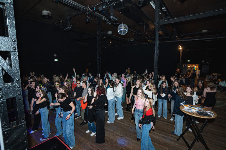 Die Jugenddiscos powered by 4youCard ermöglichen Jugendlichen zwischen 11 und 15 Jahren ein Gemeinschaftserlebnis in geschütztem Rahmen