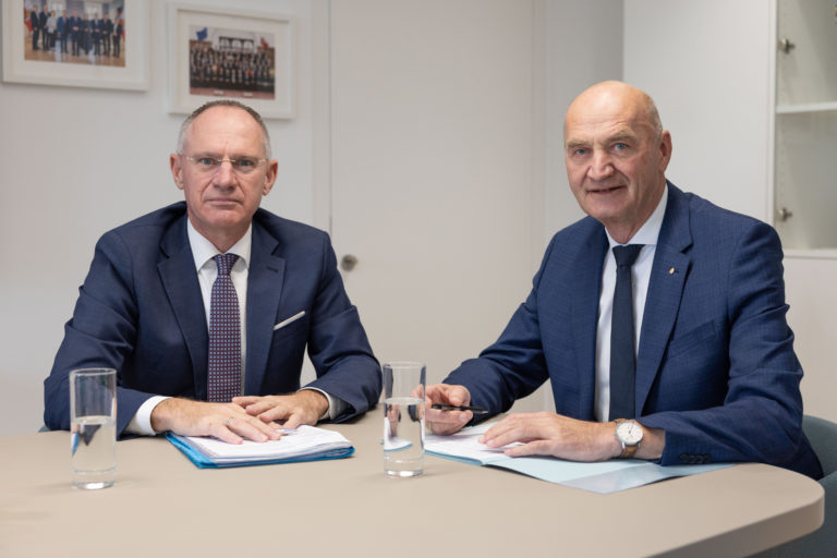 Im Rahmen eines Arbeitsgesprächs zwischen Innenminister Mag. Gerhard Karner und Integrations-Landesrat Dr. Christian Dörfel wurde die gemeinsame Linie im Kampf gegen illegale Migration und Asylmissbrauch bekräftigt. (c) Lina Spenlingwimmer