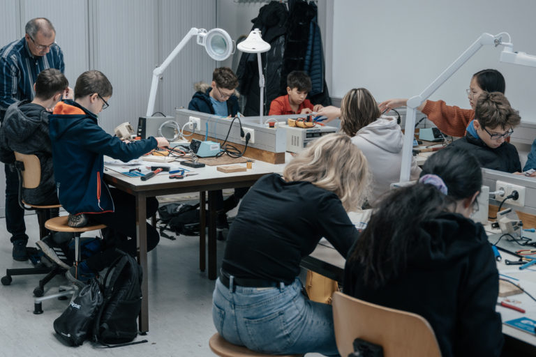 Jugendlichen wird mit Codes & Future ein Einblick in die spannende Welt der IT-Berufe ermöglicht. (c) Florian Pröll